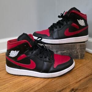 Nike Air Jordan 1 Mid Black Red Bred DQ8426-067 Men's Size 9 Sneaker
